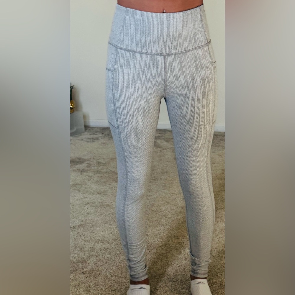 grey leggings with pockets